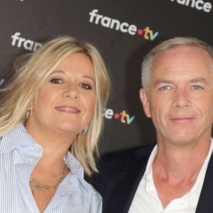 Flavie Flament et Julien Arnaud au photocall de la conférence de presse de rentrée de France Télévisions à Paris, France, le 4 septembre 2024. © Coadic Guirec/Bestimage