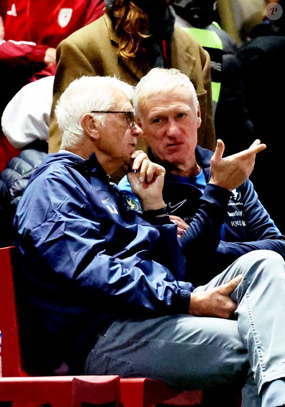Aimé Jacquet et Didier Deschamps durant la première édition du " match des légendes " opposant l'équipe des Légendes, les anciens de Cannes, à l'équipe des Etoiles avec pour capitaine Didier Deschamps, au stade Pierre de Coubertin à Cannes, le 30 octobre 2025. Les Légendes cannoises, coachées par Luis Fernandez et supportées par Zinedine Zidane qui portait les couleurs cannoises, mais qui n'a pas joué, ont remporté le match 3 à 2. Tous les bénéfices de la soirée seront reversés aux associations les Etoiles de l'Espoir, à l'association Adrien et à l'association Clin d'Oeil, qui oeuvrent pour les plus démunis et la jeunesse.

© Dominique Jacovides / Bruno Bebert / Bestimage