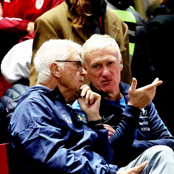 Aimé Jacquet et Didier Deschamps durant la première édition du " match des légendes " opposant l'équipe des Légendes, les anciens de Cannes, à l'équipe des Etoiles avec pour capitaine Didier Deschamps, au stade Pierre de Coubertin à Cannes, le 30 octobre 2025. Les Légendes cannoises, coachées par Luis Fernandez et supportées par Zinedine Zidane qui portait les couleurs cannoises, mais qui n'a pas joué, ont remporté le match 3 à 2. Tous les bénéfices de la soirée seront reversés aux associations les Etoiles de l'Espoir, à l'association Adrien et à l'association Clin d'Oeil, qui oeuvrent pour les plus démunis et la jeunesse.

© Dominique Jacovides / Bruno Bebert / Bestimage