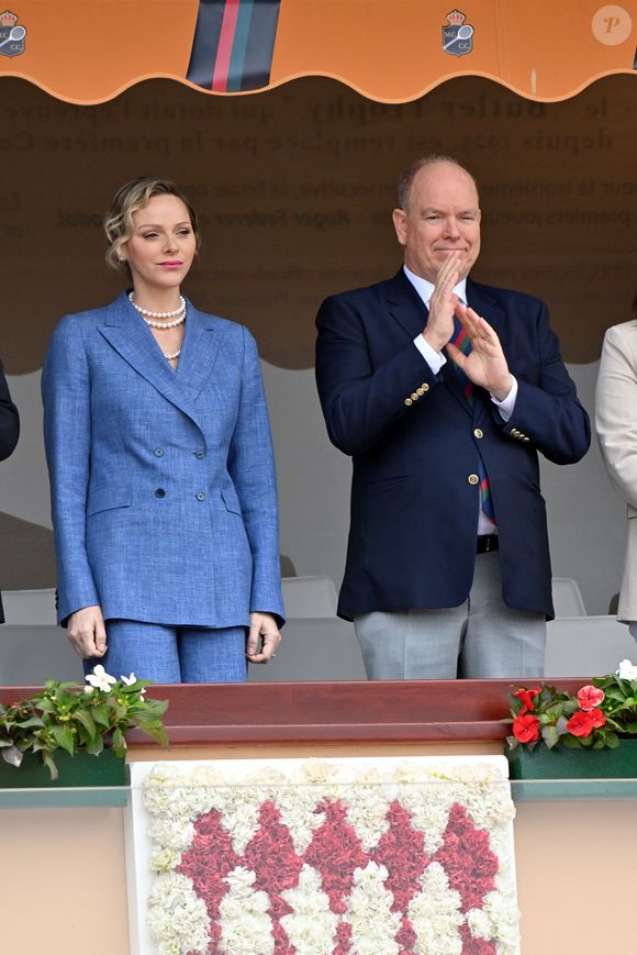 L'ex-nageuse était radieuse dans son tailleur bleu denim dimanche 13 avril à Monaco. 

Le prince Albert II de Monaco et la princesse Charlene durant la finale de la 118e édition du Rolex Monte-Carlo Masters, au Monte-Carlo Country Club à Roquebrune Cap Martin, le 13 avril 2025.
L'espagnol Carlos Alcaraz a battu l'italien Lorenzo Musetti 3-6 / 6-1 / 6-0. © Bruno Bebert / Bestimage