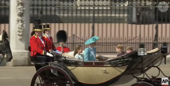 Kate et Charlotte assorties à la cérémonie "Trooping the Colour"