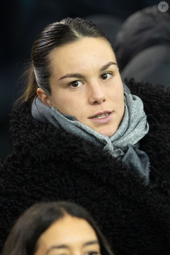 Loïs Boisson - Célébrités dans les tribunes lors du match de Ligue des Champions entre le Paris Saint Germain contre Tottenham Hotspur Football Club (5-3) au Parc des Princes à Paris le 26 novembre 2025. © Cyril Moreau/Bestimage