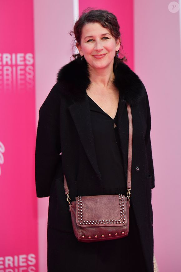 Isabelle Gelinas au photocall de la soirée d'ouverture de la 2ème édition du "Canneseries" au palais des Festivals à Cannes, France, le 5 avril 2019. © Bruno Bébert/Bestimage