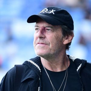 Jean-Luc Reichmann - Célébrités lors du match de gala caritatif entre l’équipe de Nico Capone et celle de Redouane Bougheraba au profit des fondations Théodora et Terres d’espoir en faveur des enfants hospitalisés et des personnes en difficulté au stade de la Tuiliere  à Lausanne en Suisse le 6 Septembre 2025. © Romain Doucelin/Bestimage