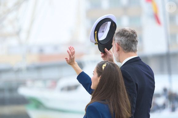 Le roi Felipe VI et la reine Letizia d'Espagne président les adieux du « Juan Sebastián de Elcano » avec l'Infante Leonor comme aspirante à Cadix le 11 janvier 2025 Zuma Press / Bestimage