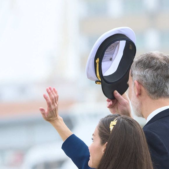 Le roi Felipe VI et la reine Letizia d'Espagne président les adieux du « Juan Sebastián de Elcano » avec l'Infante Leonor comme aspirante à Cadix le 11 janvier 2025 Zuma Press / Bestimage