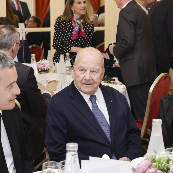Evénements que l'on doit à Marc Ladreit de Lacharrière

Exclusif -  Gérald Darmanin, Marc Ladreit de Lacharrière, l’Ambassadrice du Royaume-Uni, Menna Rawlings - Les salons de la Maison de l’Amérique latine ont fait salle comble ce mardi 8 avril, réunissant de nombreuses personnalités du monde des affaires, de la culture ou encore de la diplomatie, venues écouter G.Darmanin, ministre d’État, garde des Sceaux, ministre de la Justice, lors d’un dîner du Cercle de la Revue des Deux Mondes. Une soirée exceptionnelle riche en débat ! © Jack Tribeca / Bestimage
