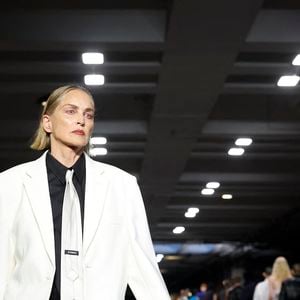 Sharon Stone défile pour Vêtements "Collection Homme Prêt-à-Porter Printemps/Eté 2027" lors de la Fashion Week de Paris (PFW)n le 26 juin 2026.