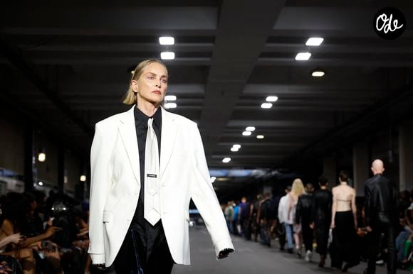 Sharon Stone défile pour Vêtements "Collection Homme Prêt-à-Porter Printemps/Eté 2027" lors de la Fashion Week de Paris (PFW)n le 26 juin 2026.