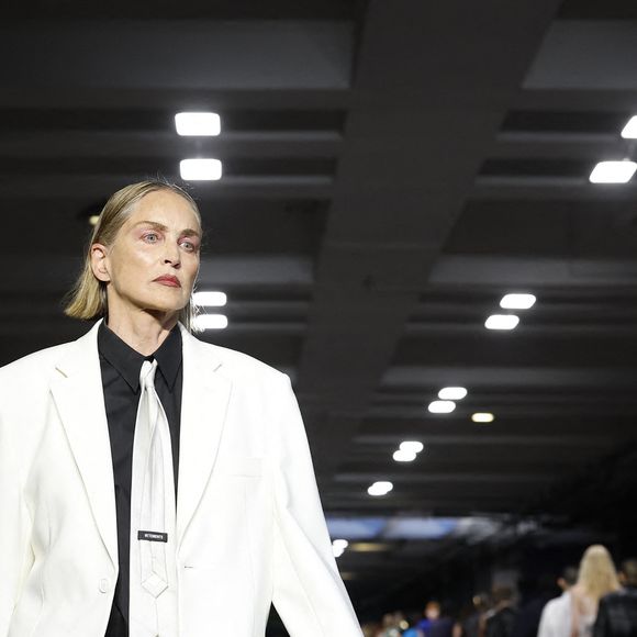 Sharon Stone défile pour Vêtements "Collection Homme Prêt-à-Porter Printemps/Eté 2027" lors de la Fashion Week de Paris (PFW)n le 26 juin 2026.