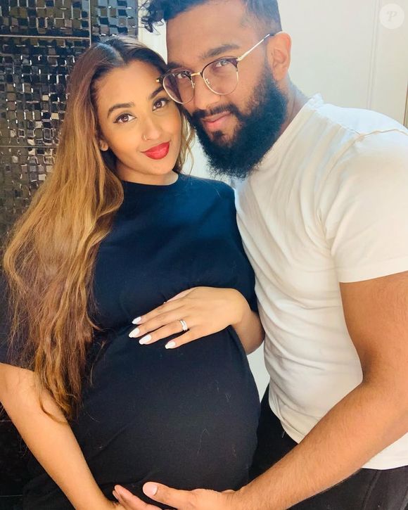 Hanaa, la mère, partage régulièrement leur quotidien sur Instagram, où elle compte 175 000 abonnés.

Hanaa Elah et son compagnon Irshad en février 2022.

Compte Instagram de Hanaa Elah @hanaa_elah