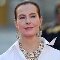 "J’ai eu la chance de le rencontrer” : A Pantelleria, loin des projecteurs, Carole Bouquet a croisé la route d’un homme qui a tout changé