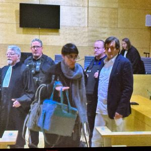Pierre Palmade sort de la salle d'audience du tribunal de Melun avec sa soeur Hélène à l'issue de sa condamnation à cinq de prison dont deux ferme le 20 novembre 2024.
Crédit : AGENCE / BESTIMAGE