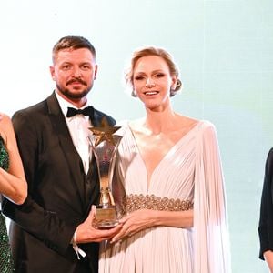Son frère Gareth Wittstock était également à l'Hôtel de Paris

Sandrine Knoell, la fondatrice de l'événement, Gareth Wittstock, la princesse Charlene de Monaco qui a reçu un prix pour son engagement au travers de sa Fondation, et Anne Boggio, la nouvelle directrice générale de la Fondation princesse Charlene, lors du Bal de Noël à la salle Empire de l'hôtel de Paris à Monaco, le 12 décembre 2025. © Bruno Bebert / Bestimage