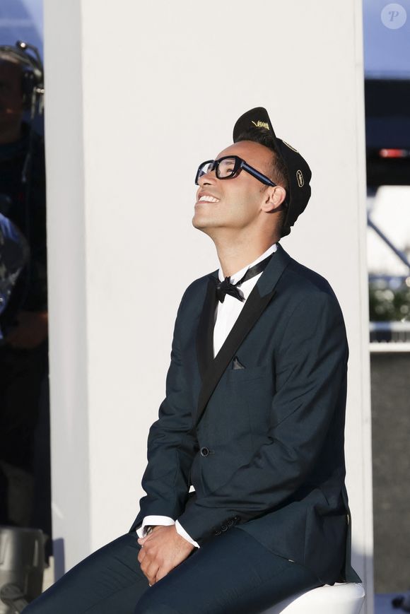 Il a salué en revanche la générosité des nouveaux acteurs comme Raphaël Quenard ou Pio Marmaï.

Exclusif - Mohamed Bouhafsi - Plateau de l'émission "C à vous" lors du 78ème Festival International du Film de Cannes le 20 mai 2025. © Jack Tribeca / Bestimage