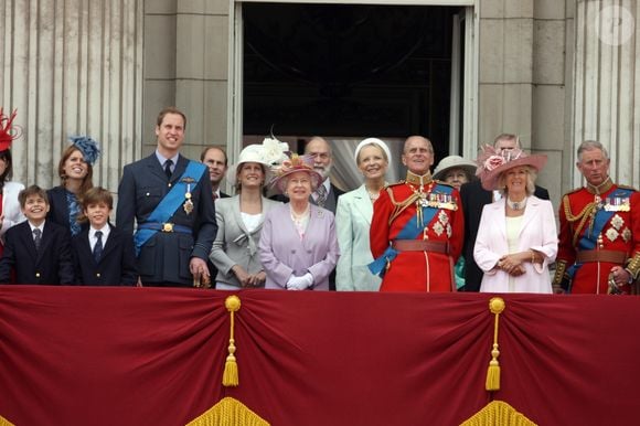 La famille royale réunie pour Trooping the Colour à Londres en 2010 ©GOFF INF / BESTIMAGE