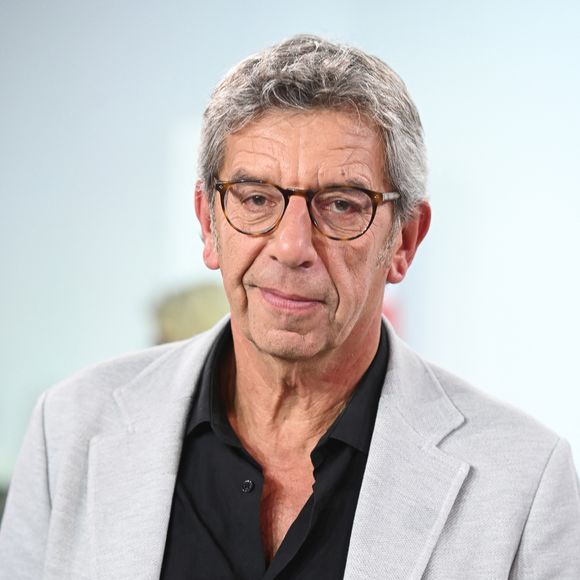 Michel Cymes - Enregistrement de l'émission "Vivement dimanche" aux studios Rive Gauche, présentée par M.Drucker et diffusée le 5 octobre 2025 sur France. ©Guillaume Gaffiot/Bestimage