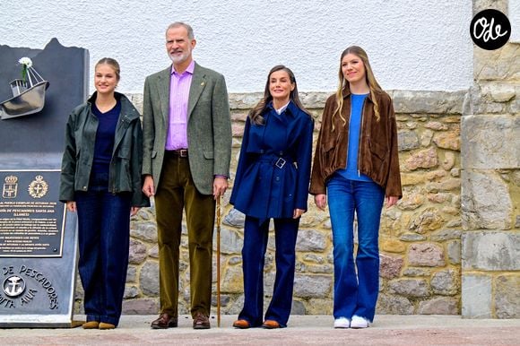 Llanes, ESPAGNE – La famille royale espagnole se rend à la Confrérie des pêcheurs Santa Ana, à Llanes (Espagne), dans le cadre des célébrations liées au titre de « Ville exemplaire des Asturies » 2026. Sur la photo : le roi Felipe VI, la reine Letizia, la princesse Leonor et l’infante Sofía © Backgrid USA / Bestimage