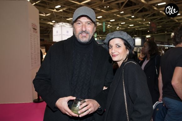Le chanteur des "Dix Commandements" avait épousé Sandrine Aboukrat en 2018, après leur rencontre en 2013.

Daniel Lévi et sa femme Sandrine Aboukrat lors de la soirée d'inauguration du 25éme Salon du Chocolat au Parc des Expositions de la Porte de Versailles à Paris le 29 octobre 2019.

© Dominique Jacovides-Cyril Moreau/Bestimage