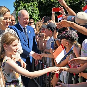 "Le moment venu, Jacques aura à tracer aussi son propre chemin"

Le prince Albert II de Monaco, la princesse Charlène de Monaco, le prince Jacques de Monaco, marquis des Baux, et la princesse Gabriella de Monaco, comtesse de Carladès, ont été accueillis à Mur-de-Barrez en Aveyron par M. Pierre Ignace, le maire de la commune et membre de la délégation officielle française lors de la récente visite d’État à Monaco, le 9 juillet 2025.
© Bruno Bebert/Bestimage