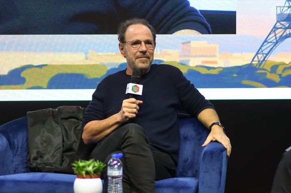 Cette année, pour la première fois depuis 20 ans, Marc Levy n’apparaît pas dans les 10 auteurs les plus populaires

Marc Levy au Festival du Livre de Paris 2023 au Grand Palais Éphémère le 23 avril 2023.

© Lionel Urman / Panoramic / Bestimage