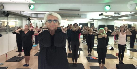 Véronique de Villèle, en pleine forme à 78 ans : l’ancienne présentatrice de "Gym Tonic" prodigue ses conseils aux seniors pour les aider à garder la forme.