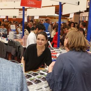 Amélie Nothomb à la Hall Georges Brassens de Brive-la-Gaillarde pour la 43 ème Foire du Livre de Brive, le 8 novembre 2025. © Jean-Marc Lhomer/Bestimage