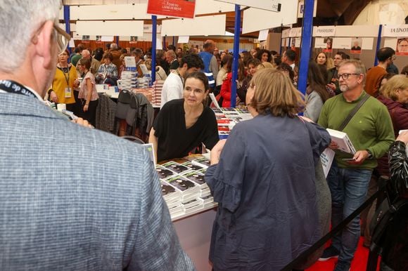 Amélie Nothomb à la Hall Georges Brassens de Brive-la-Gaillarde pour la 43 ème Foire du Livre de Brive, le 8 novembre 2025. © Jean-Marc Lhomer/Bestimage