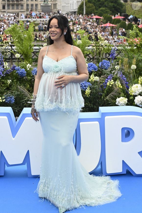 Rihanna, enceinte, aux arrivées et au photocall de la première du film Les Schtroumpfs au Mont des Arts à Bruxelles, Belgique, le 28 juin 2025. © Jan De Meuleneir/Photonews/Bestimage