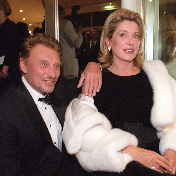 Johnny Hallyday et Catherine Deneuve lors de la soirée Children of Africa à Paris le 21 octobre 1999. © Bestimage