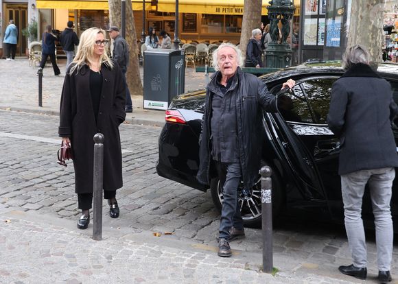 Exclusif - Didier Barbelivien et sa compagne Laure Bernardini - Obsèques de Michel Michel, propriétaire du Banana Café, en l’Église Saint Jean de Montmartre à Paris, le 16 octobre 2025. 

© Denis Guignebourg / Bestimage