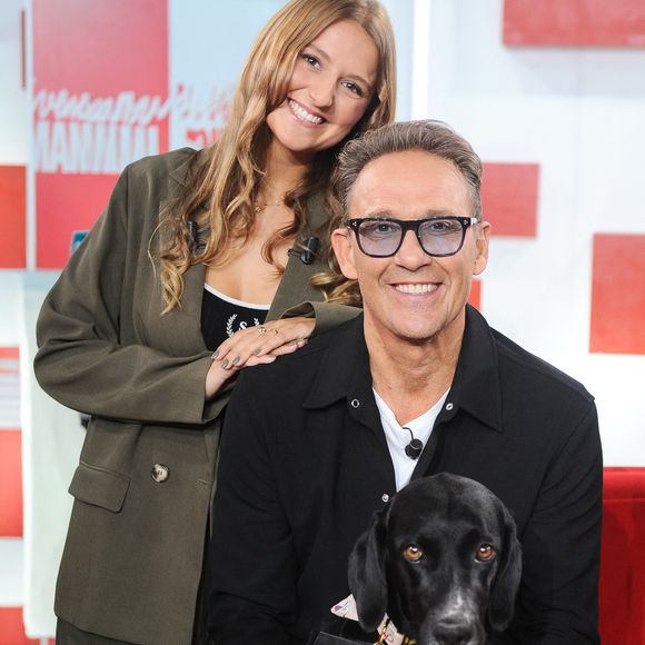 Mais au fil de sa carrière, l'animateur a aussi été confronté à des réactions particulièrement virulentes. 

Exclusif - Julien Courbet et sa fille Lola Courbet et leur chienne Simone - Enregistrement de l'émission Vivement Dimanche au studio Rive gauche, presentée par M. Drucker à Paris le 9 septembre 2026, Diffusion sur France 3 le 13/09/2026. Guillaume Gaffiot/Bestimage