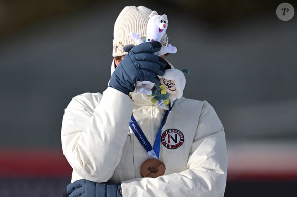 avoir été infidèle à l'égard de son ex-compagne

10 février 2026, Italie, Antholz : Olympia, Jeux Olympiques d'hiver Milan Cortina 2026, Biathlon, Individuel 20 km, Hommes, Sturla Holm Laegreid de Norvège réagit avec émotion lors de la cérémonie de remise des prix. Photo : Hendrik Schmidt/DPA/ABACAPRESS.COM