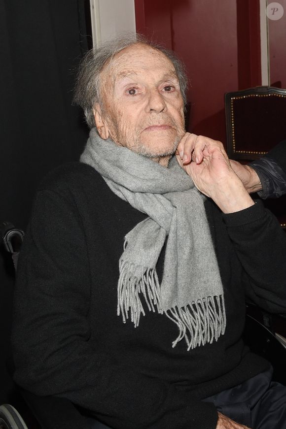 Exclusif - Jean-Louis Trintignant - Jean-Louis Trintignant célèbre ses 88 ans sur la scène du théâtre de la Porte Saint-Martin ou il lit des poèmes de Prévert, Vian, Leprest ou encore Apollinaire à Paris le 11 décembre 2018. © Coadic Guirec/Bestimage