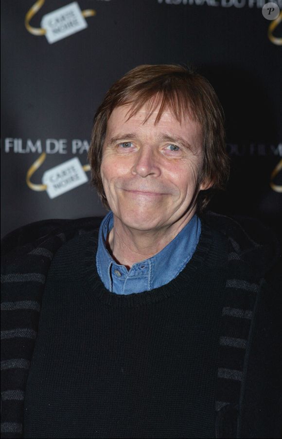Le chanteur français Pierre Bachelet arrive à la première du film Citizen Verdict lors du Festival du Film de Paris le 5 avril 2004. Photo par Laurent Zabulon/Abaca.