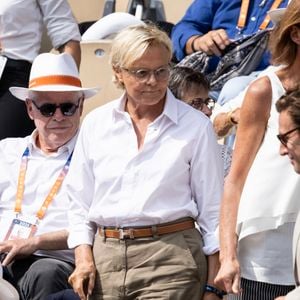 Muriel Robin en tribunes lors de la finale messieurs des Internationaux de France de Tennis de Roland Garros 2025 (jour 15), à Paris, France, le 8 juin 2025. © Cyril Moreau/Bestimage