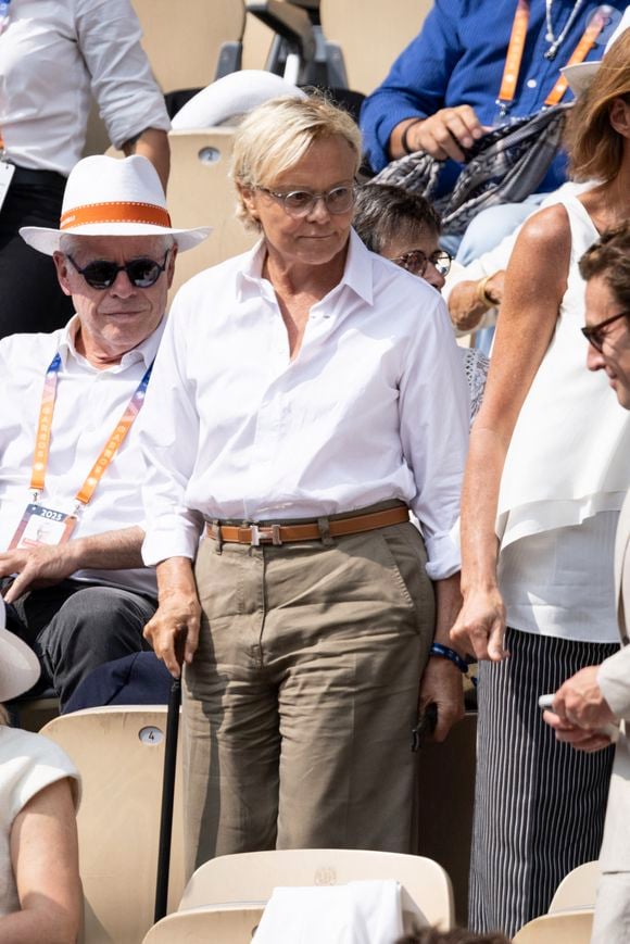 Muriel Robin en tribunes lors de la finale messieurs des Internationaux de France de Tennis de Roland Garros 2025 (jour 15), à Paris, France, le 8 juin 2025. © Cyril Moreau/Bestimage