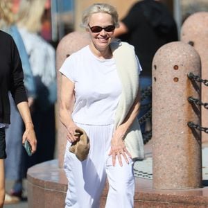 L'actrice a partagé un aperçu de son domaine d'Arcady, au Canada.
Exclusif - Sydney, Australie : L'actrice Pamela Anderson a été aperçue en train de se promener à Sydney ce lundi après-midi. La comédienne canadienne a effectué une longue marche en boucle à travers la ville portuaire. Backgrid USA / Bestimage