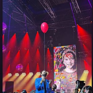 Sur Instagram, elle a confié s'être rendue à l'un de ses spectacles et avoir été littéralement subjuguée par le talent de son époux.

Eric Antoine, Instagram septembre 2025