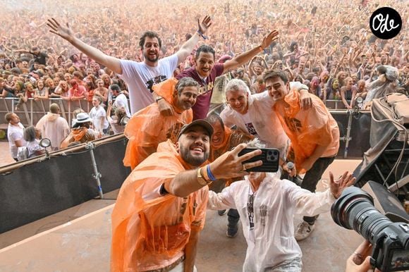Malgré ce coup dur financier et logistique, Antoine de Caunes a promis le retour de l'événement.

Luc Barruet (Directeur Solidarité Sida / Solidays), Oli, Eric Toledano, Hugo Travers, Roschdy Zem, Eric Toledano, Monsieur Poulpe, Denis Brogniart, Antoine de Caunes lors du festival Solidays sur l'Hippodrome de Longchamp à Paris le 26 juin 2022.

© Lionel Urman / Panoramic / Bestimage