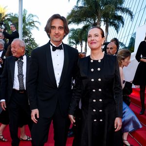 Dimitri Rassam et sa mère Carole Bouquet - Montée des marches du film « Megalopolis » lors du 77ème Festival International du Film de Cannes, au Palais des Festivals à Cannes. Le 16 mai 2024
© Jacovides-Moreau / Bestimage
