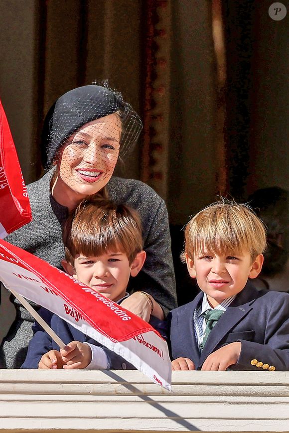 Stefano Ercole Carlo Casiraghi et Beatrice Borromeo - La famille princière de Monaco au balcon du palais, à l'occasion de la Fête Nationale de Monaco, le 19 novembre 2024. © Jacovides-Bebert/Bestimage