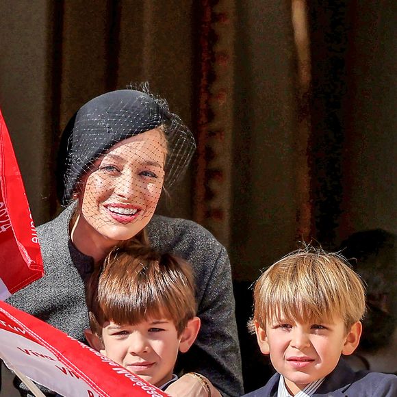 Stefano Ercole Carlo Casiraghi et Beatrice Borromeo - La famille princière de Monaco au balcon du palais, à l'occasion de la Fête Nationale de Monaco, le 19 novembre 2024. © Jacovides-Bebert/Bestimage
