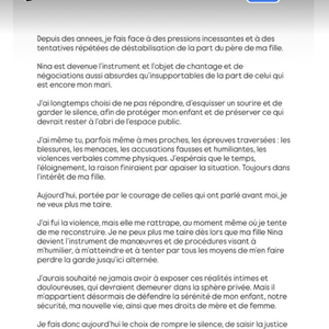 en relayant son message en story Instagram.
Marc Lavoine apporte son soutien à Adriana Karembeu
