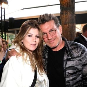 Benjamin Castaldi et sa femme Aurore Aleman lors de la soirée des 140 ans de légende des Deux Magots et vernissage de l'exposition "140 ans d'esprits créatifs à Saint-Germain-des-Prés" à Paris le 29 avril 2024.

© Cédric Perrin / Bestimage