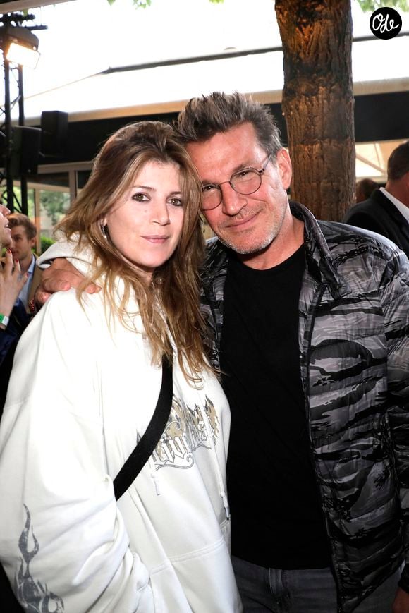 Benjamin Castaldi et sa femme Aurore Aleman lors de la soirée des 140 ans de légende des Deux Magots et vernissage de l'exposition "140 ans d'esprits créatifs à Saint-Germain-des-Prés" à Paris le 29 avril 2024.

© Cédric Perrin / Bestimage