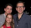 En dehors des plateaux, l’acteur accorde une grande importance à sa vie de famille.

Dany Boon (réalisateur du film) avec sa fille Sarah qu'il a fait jouer dans le film et son fils Eytan - Avant-première du film "La Vie pour de vrai" au cinéma Pathé Wepler à Paris le 18 avril 2023. © Bertrand Rindoff / Bestimage