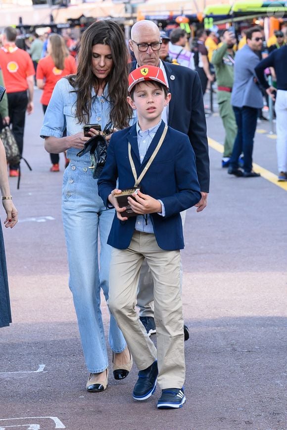 A Monaco, Raphaël pratique un sport très original...

Charlotte Casiraghi et son fils Raphael Elmaleh assistent au GP de Monaco à Montecarlo, championnat du monde de Formule 1 2024 le 25 mai 2024 à Monaco. Photo by ABACAPRESS.COM