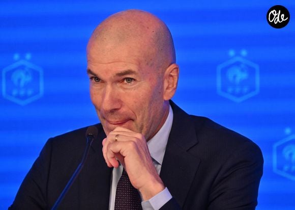 L'ancien international français de football Zinédine Zidane s'exprime lors d'une conférence de presse visant à le présenter comme le nouveau sélectionneur de l'équipe de France, au siège de la Fédération française de football (FFF) à Paris, le 28 juillet 2026. © Christian Liewig/Bestimage