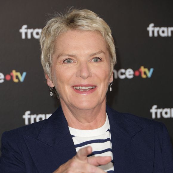 Élise Lucet au photocall de la conférence de presse de rentrée de France Télévisions à Paris, France, le 4 septembre 2024. © Coadic Guirec/Bestimage